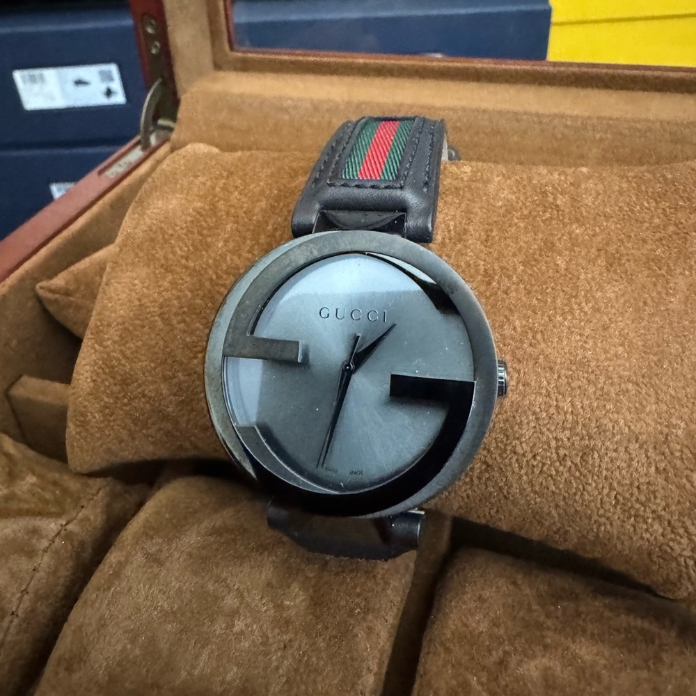 Gucci Mens 42mm Leather Watch YA133206